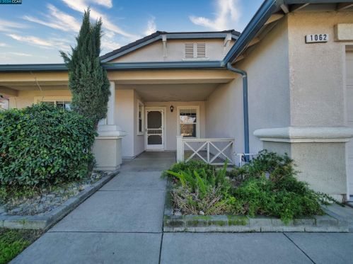 1062 Schadeck St, Manteca CA  95336-5956 exterior