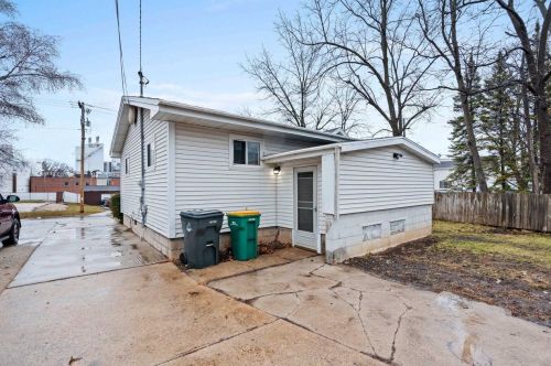330 Grove St, Manawa WI  54949-9251 exterior