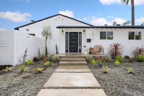 15710 Hartsook St, Van Nuys, CA 91436-1502