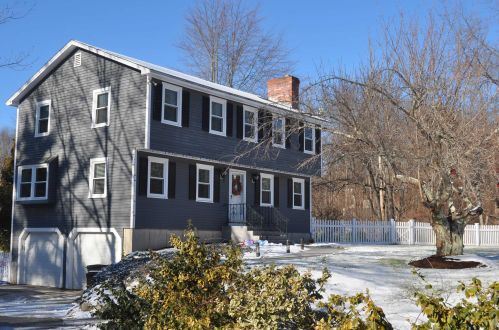 75 Bluff St, Salem, NH 03079-1505