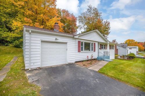 14 Hill Farm Rd, Bloomfield, CT 06002-1841