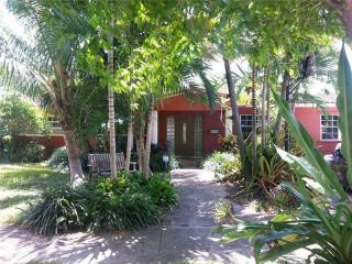 11040 59th Ave, Hialeah, FL 33012-2563