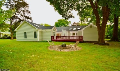 26 Sun Valley Way, Greystone Park, NJ 07950-1915