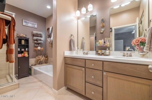 4376 Ish Dr, Simi Valley CA  93063-2945 exterior