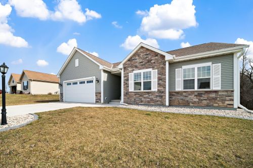 705 River Ridge Dr, Waterford, WI 53185-3386