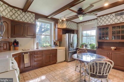 6411 Devonshire Hts Rd, Harrisburg PA 17111-4818 exterior