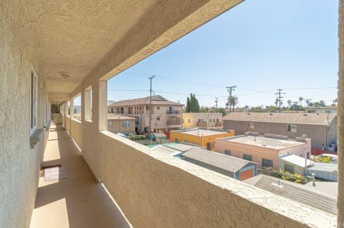 1042 Gladys Ave, Long Beach, CA 90804-6506