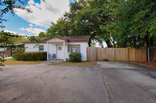 202 Combs Manor Ct, Fort Walton Beach, FL 32548-3812