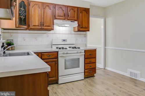 827 Woodsdale Rd, Wilmington DE  19809-2244 exterior
