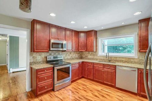 3 Alvin Ct, Poughkeepsie NY  12603-6126 exterior