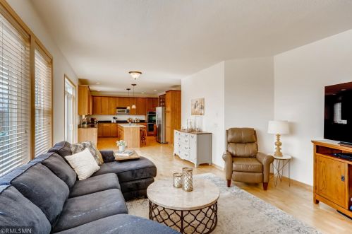 1136 Kerber Pass, Chaska MN 55318-5402 exterior