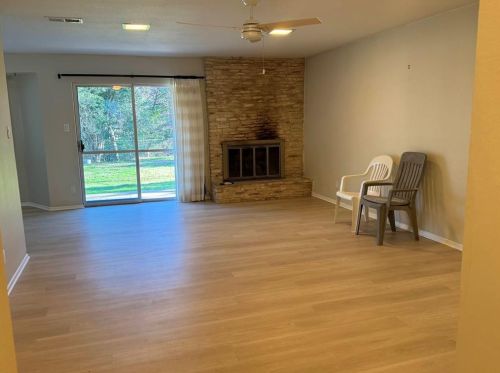 1900 Edgeware Dr, Austin TX  78704-5929 exterior