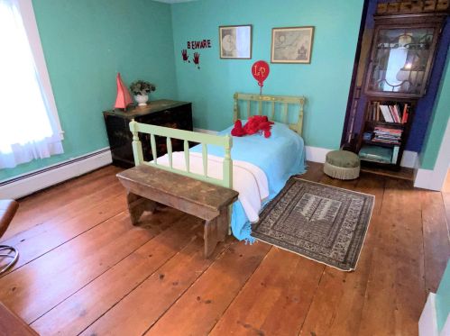 73 Main St, Hopkinton NH  03229-3003 exterior