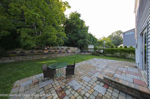 39 Shore Dr, Monmouth Hills NJ  07732-1027 exterior