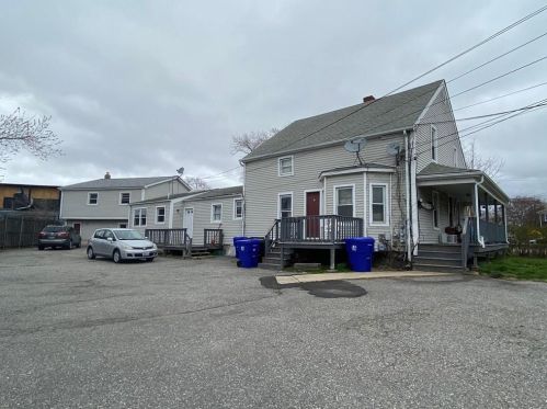 174 Market St, Warren, RI 02885-2607