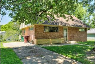 1203 C St, Indianola, IA 50125-1123