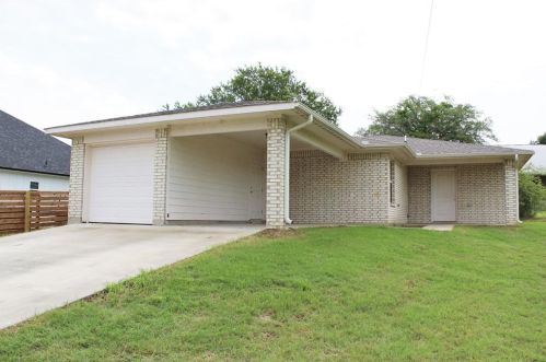 2805 Sky Harbour Dr, Granbury, TX 76049-1349
