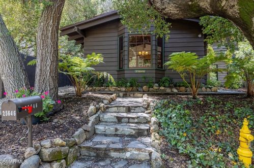 25646 Wildwood Dr, Calabasas, CA 91302-2241
