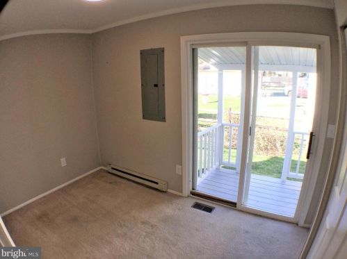 20 Loudoun St, Lovettsville VA  20180-8510 exterior