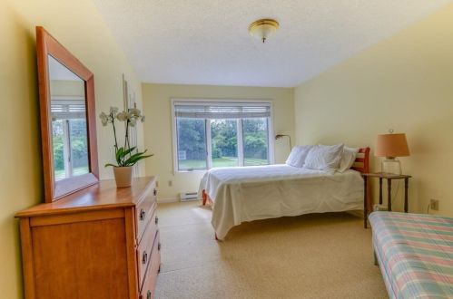 250 Ocean Rd, South Kingstown RI  02882-1346 exterior