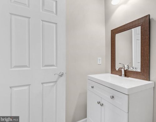 2724 Shelburne Rd, Downingtown PA  19335-6015 exterior