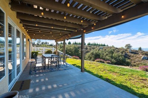 40107 Calle Breve, Temecula CA  92592-8692 exterior