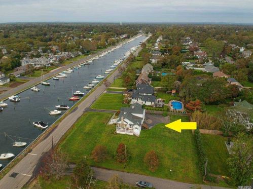 52 Concourse, Brightwaters, NY 11718-1511