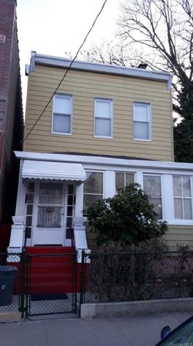 814 242nd St, Bronx, NY 10470-1221