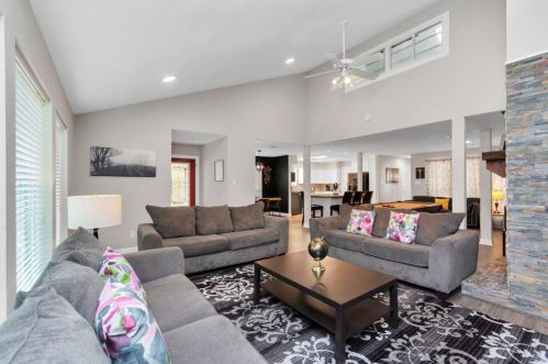 902 Golden Bear Ln, Humble, TX 77339-2900