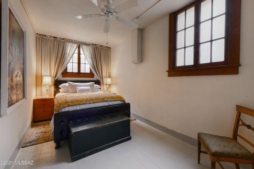 309 1 St, Tucson AZ 85705-7818 exterior