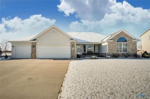 5897 Cherokee Ave, Walbridge, OH 43465-9517