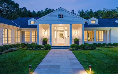 3 Horseshoe Rd, Westbury, NY 11568-1105