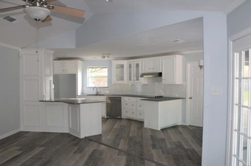 2814 Summerdale Dr, Hurst, TX 76054-2318