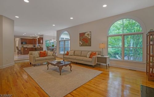 8 Forest View Dr, Martinsville NJ  08836-2039 exterior