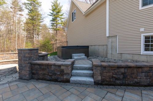 49 Sandy Ln, Dover NH  03820-5900 exterior