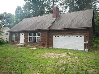 104 Beechwood Rd, Niantic, CT 06357-1616