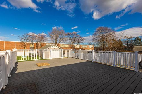 143 Sherbrooke Rd, North Lindenhurst NY  11757-1646 exterior