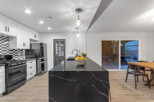 7142 12 St, Phoenix AZ 85022-3801 exterior