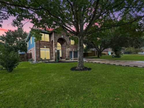 900 Laurel Cv, Creedmoor, TX 78610-2873