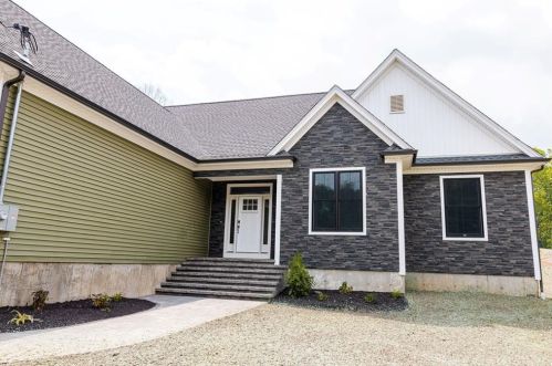 10 Woodward Rd, Lincoln, RI 02865-4917