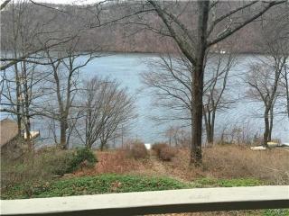 35 Moody Dr, Danbury CT  06811-4908 exterior