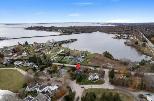 58 Quanaduck Rd, Stonington, CT 06378-2912