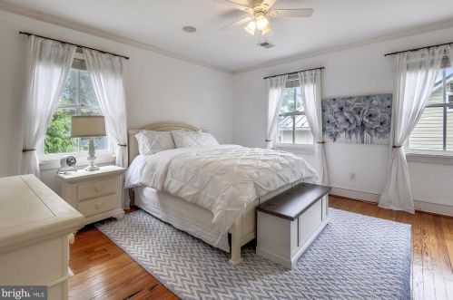 19 Cornwall St, Leesburg VA 20176-2701 exterior