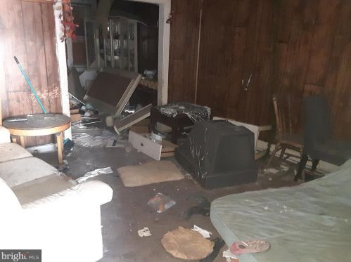 1063 Langham Ave, Camden, NJ 08103-2734