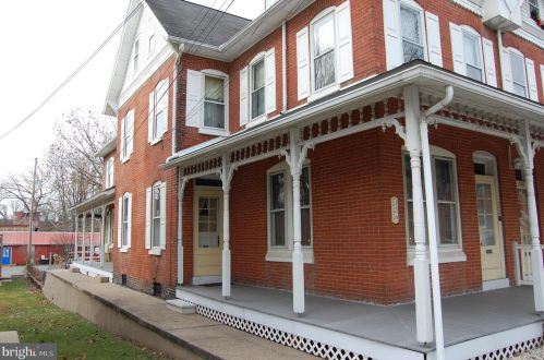 326 Main St, Shoemakersville, PA 19555-1412