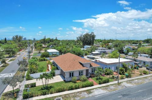 207 11th St, Dania Beach FL  33004-4224 exterior