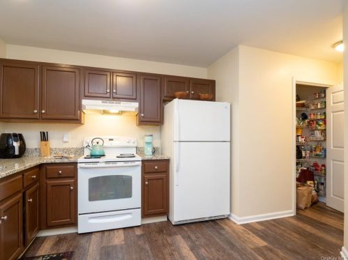 248 Crestwood Ct, Fishkill NY  12524-3312 exterior