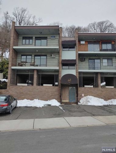148 Undercliff Ave, Edgewater NJ  07020-1275 exterior