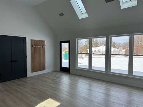 14 Tod Rd, Norwalk CT  06851-1536 exterior