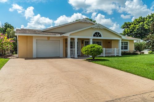 209 Olive Ave, Fort Pierce, FL 34952-1347